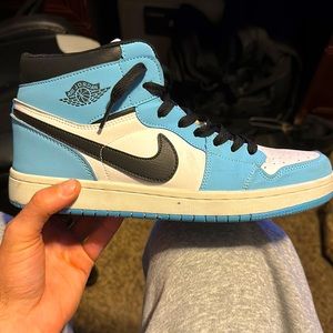 Nike Jordan 1 mid light blue